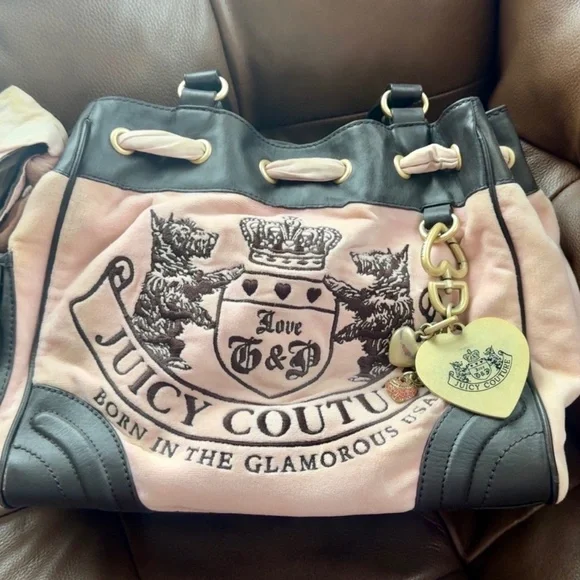 Juicy Couture - Picture 1 of 7